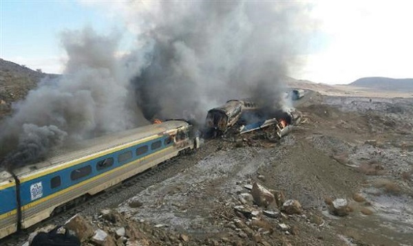 Число погибших при столкновении поездов в Иране возросло до 44 